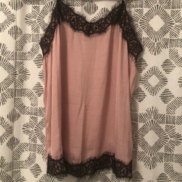 ❗️Sold❗️Black Lace Trim Camisole - Picture 1 of 3